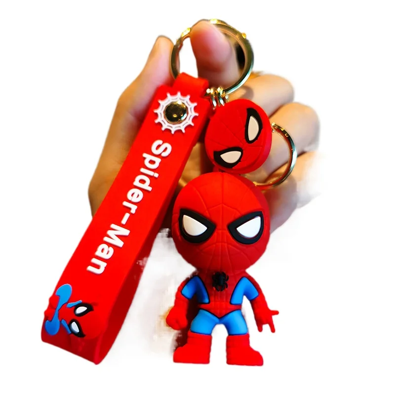 Nuevo suéter de Spider-Man con un pequeño regalo para la figura de llavero de Marvel Comics.