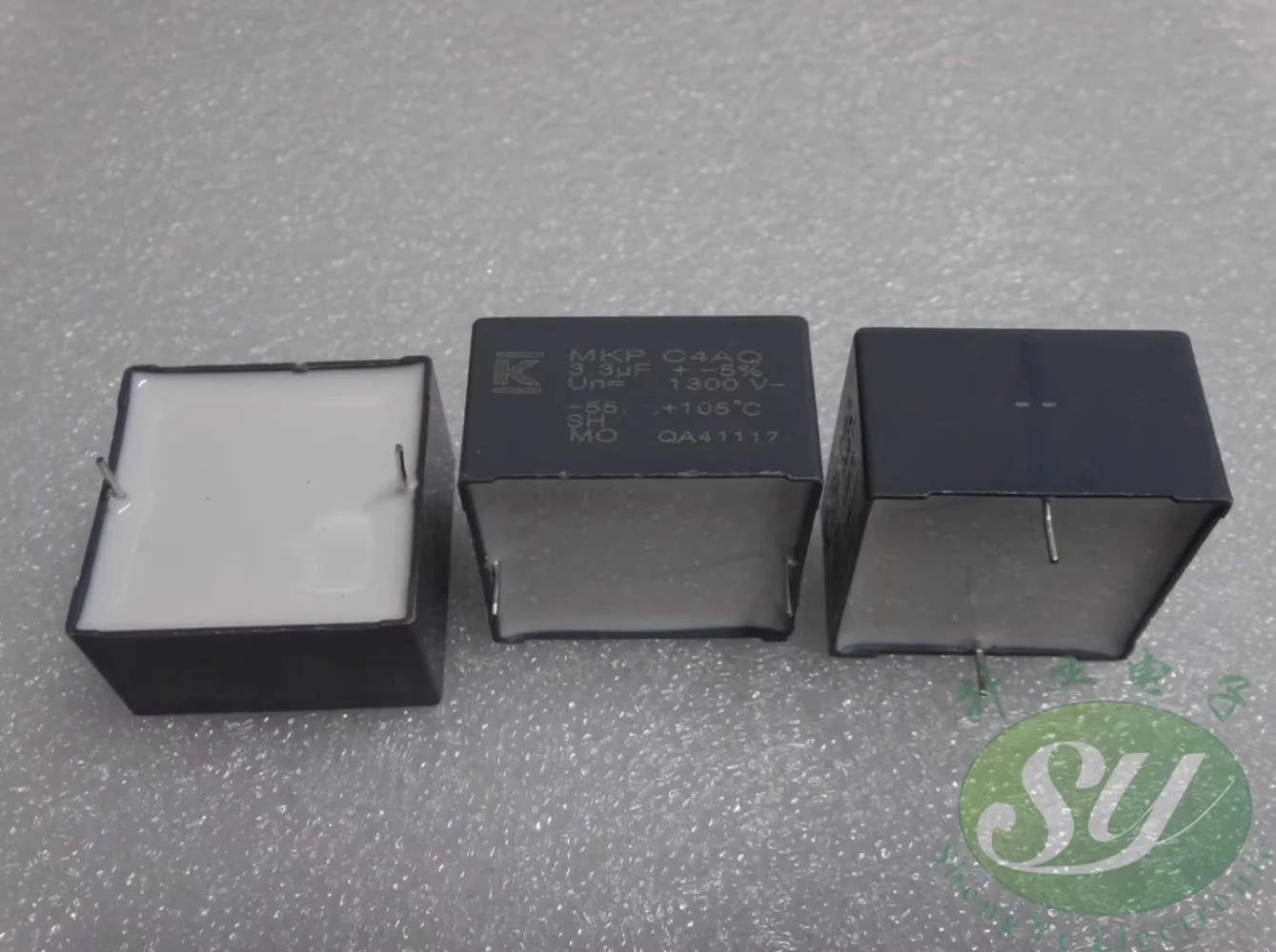 

MKP C4AQ 3.3uf/1300V 3u3 335 New absorbent film capacitor 28MM