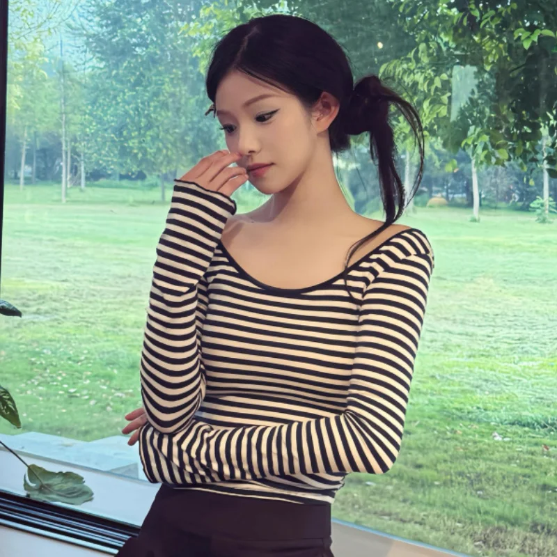 

Американская полосатая лоскутная футболка с длинными рукавами в стиле ретро для женщин ранней осени, облегающий крой с полыми бретелями, топ для похудения