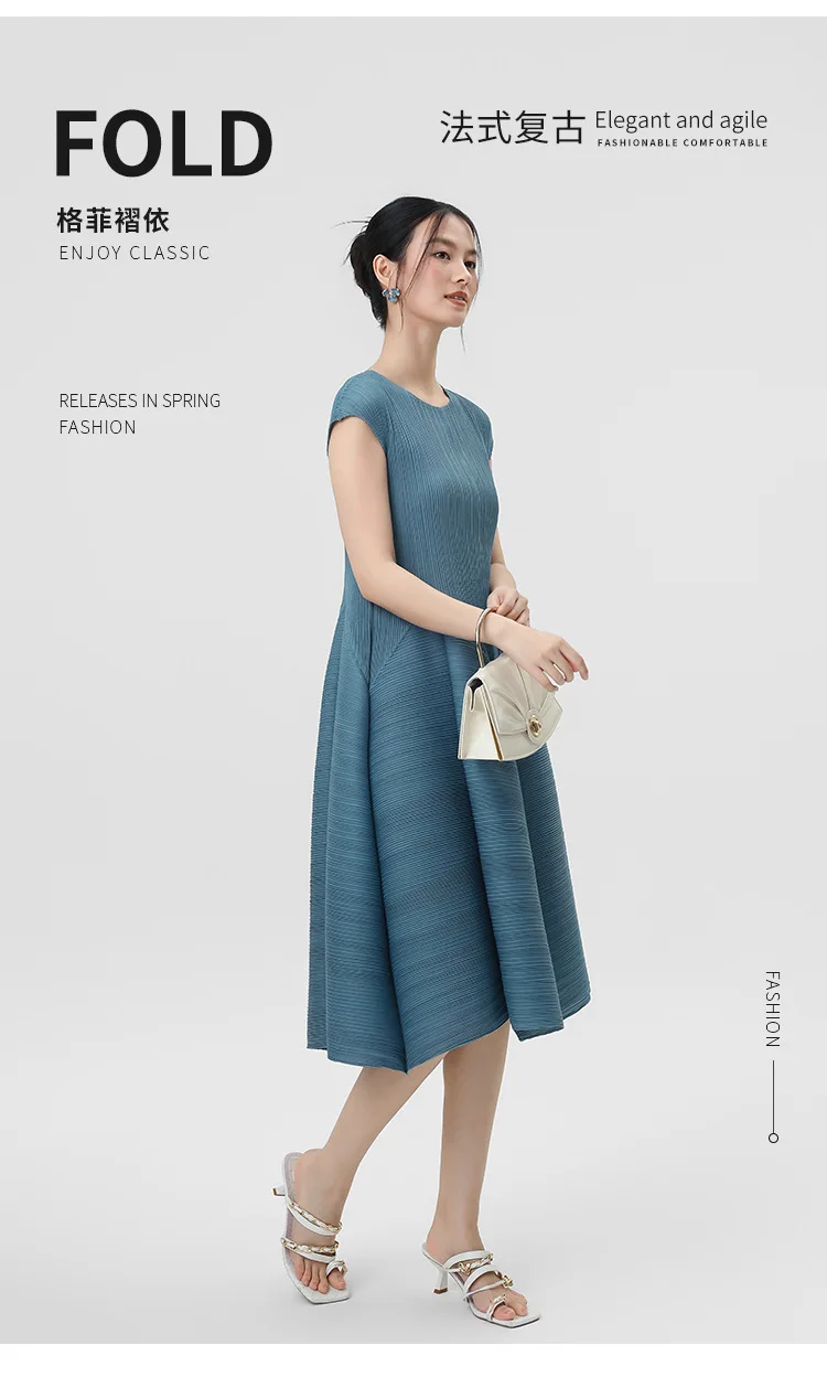 Miyake Plissiertes Damenkleid in Blau, A-Linie, Elegantes Kurzarm-Kleid, Locker Geschnitten, Knitterfrei, Sommerliches Lässiges Mode-Langkleid – Detail 4