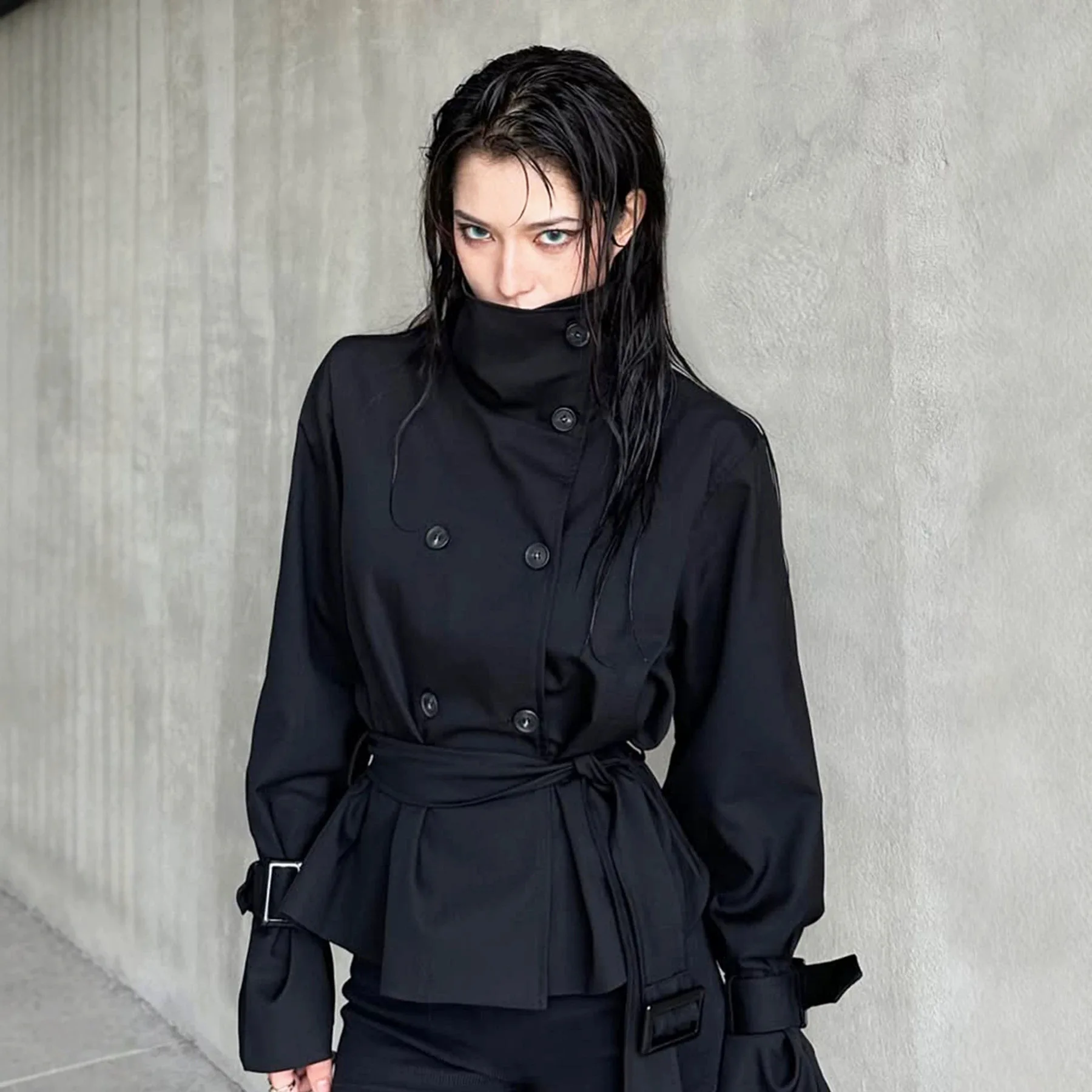 2026 Autumn. And Winter New Collection: Short Trench. Coat With A Stand-up Necklace Button Closure, And Waist Those, Offering A