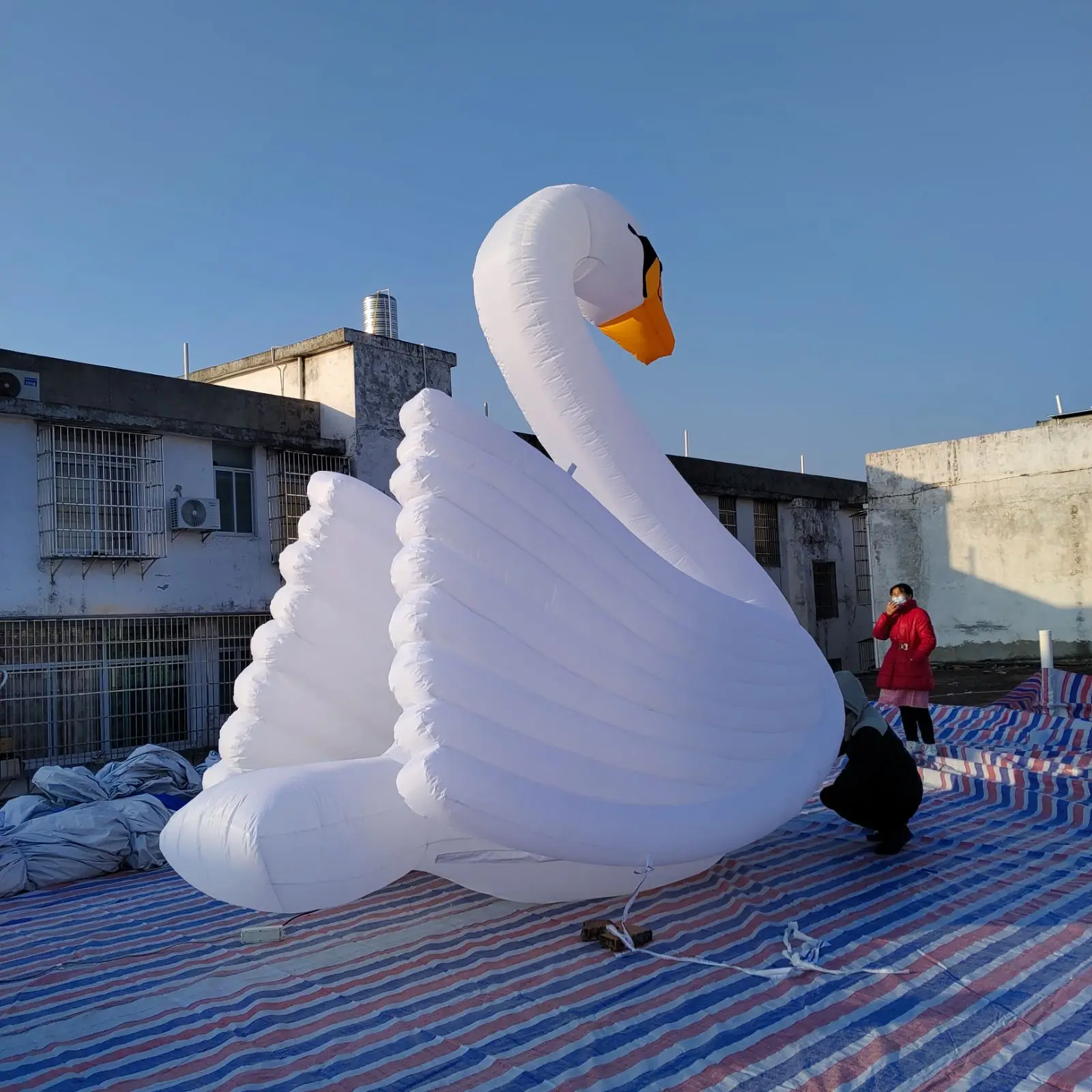 Cigno gonfiabile gigante fresco del fumetto della decorazione pubblicitaria del cigno bianco gonfiabile