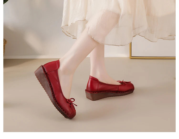 Neue Vintage-Pumps mit plissierter Schleife, Damen-Keilabsatzschuhe, flache Schuhe aus echtem Leder, handgefertigte Slip-On-Loafer für Damen, Retro-Hochzeitsschuhe in Rot. – Detail 15