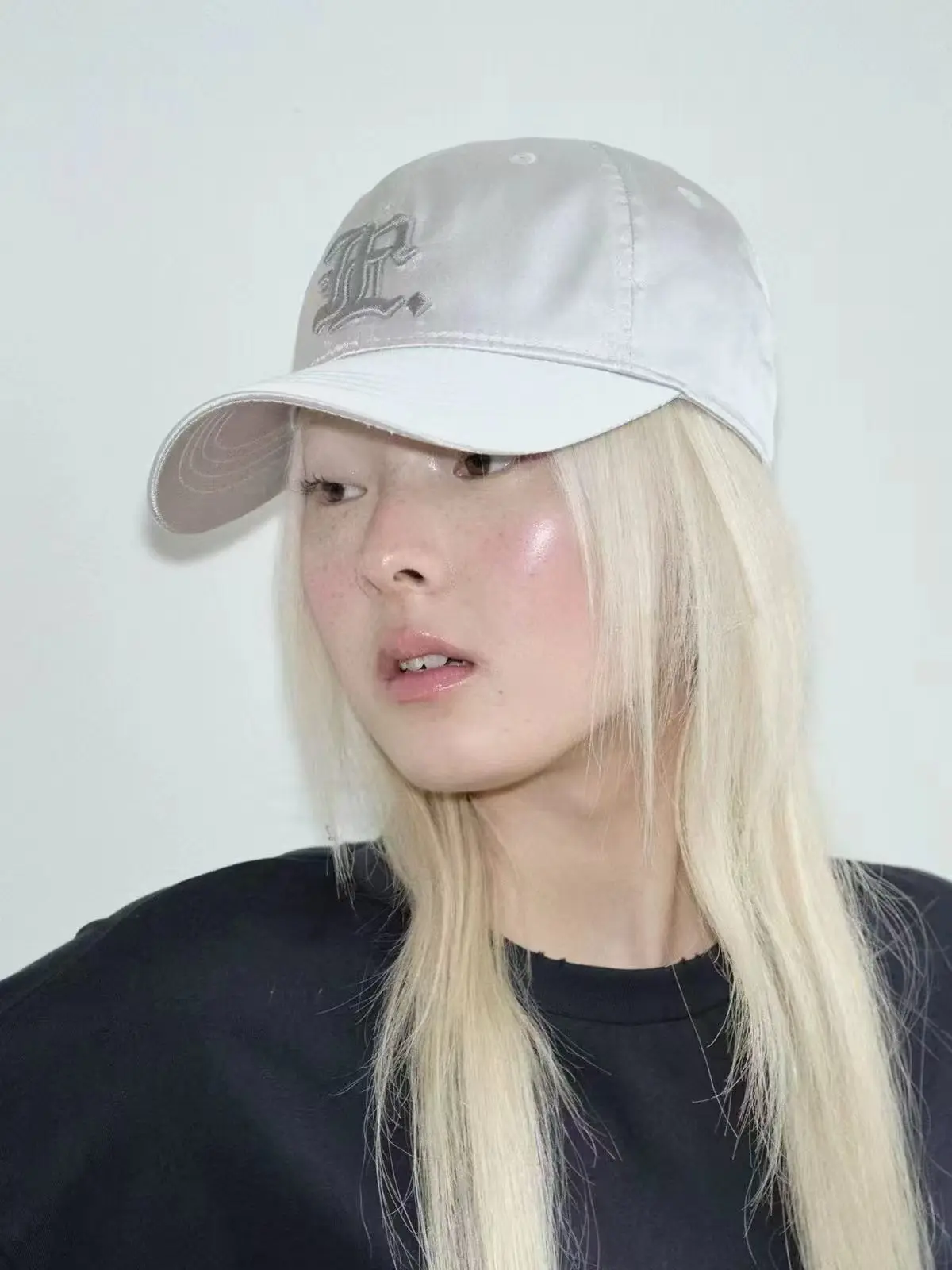 Korean Three-dimensional Letter Embroidery Fabric Satin Silk Women Baseball Cap Sun-shading Visors for Summer Sun Caps Female