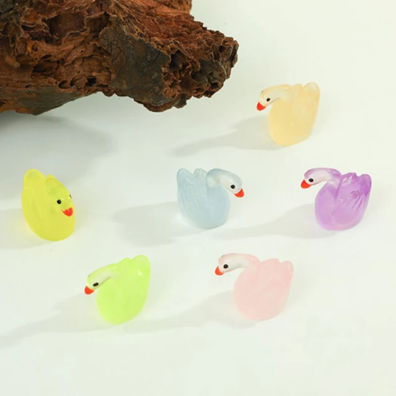 Mini figuritas de cisne brillantes de dibujos animados, accesorios de decoración de Interior de coche, regalos, lindos y creativos