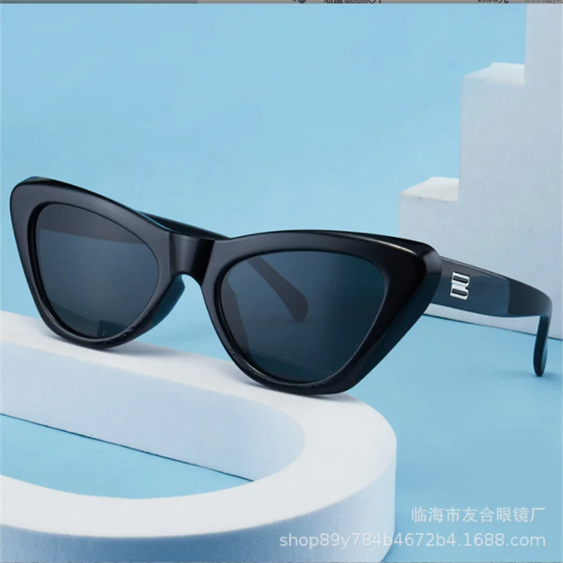 Trendy black sunglasses women's large frame luxury cat-eye glasses Unisex shade triangle