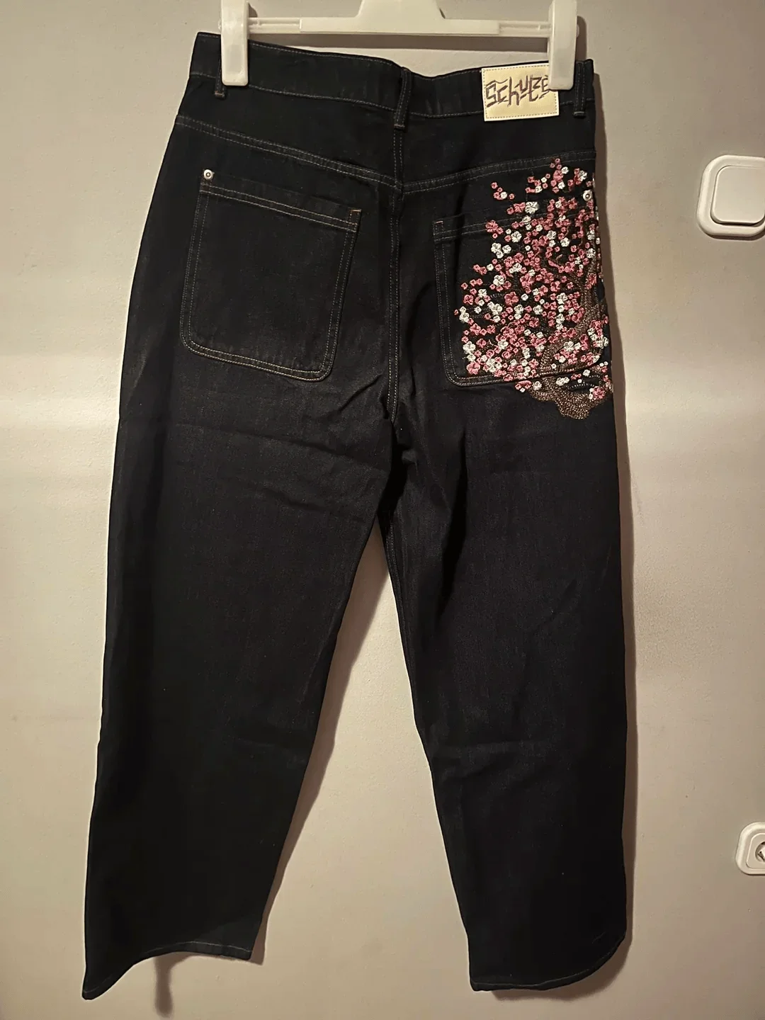 

Винтажная уличная одежда, прямые джинсы с вышивкой вишневого цвета, унисекс, задние карманы, базовые универсальные повседневные брюки, мужская одежда