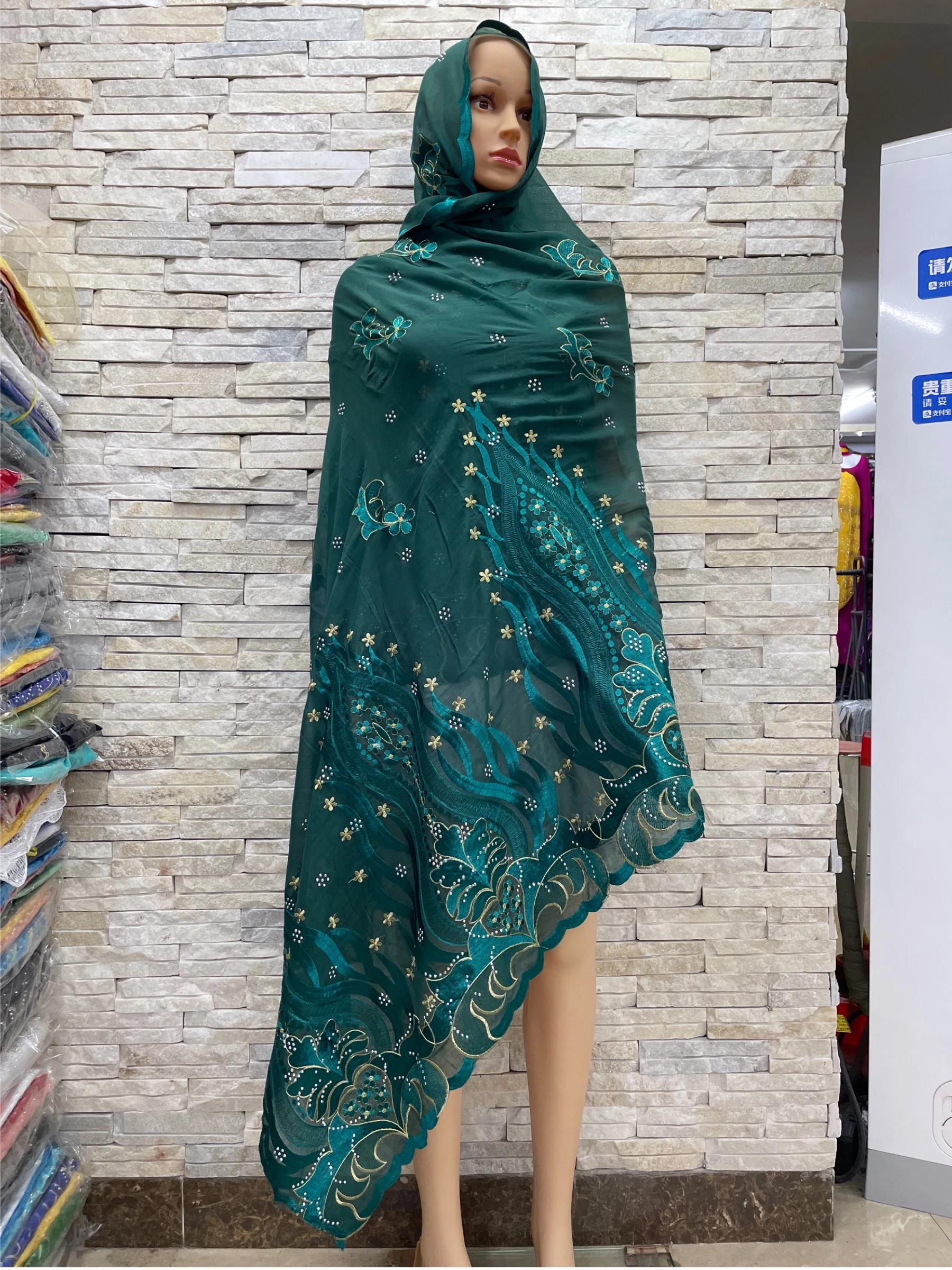 New Latest Hot Sales 100% Cotton Big Size Scarf African Women Hijab Scarf Hollow Embrodiery Muslim Scarf For Shawls Pashmina
