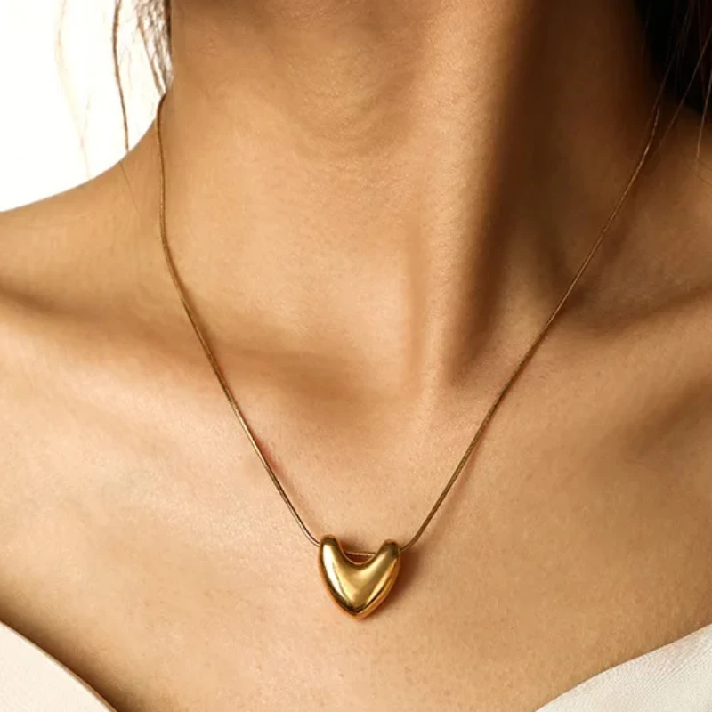 Zircão Coração Colar Pingente para Mulheres, Pérola Teardrop, Cor Dourada, Colavícula de Aço Inoxidável, Brindes Simples, Tendência da Moda