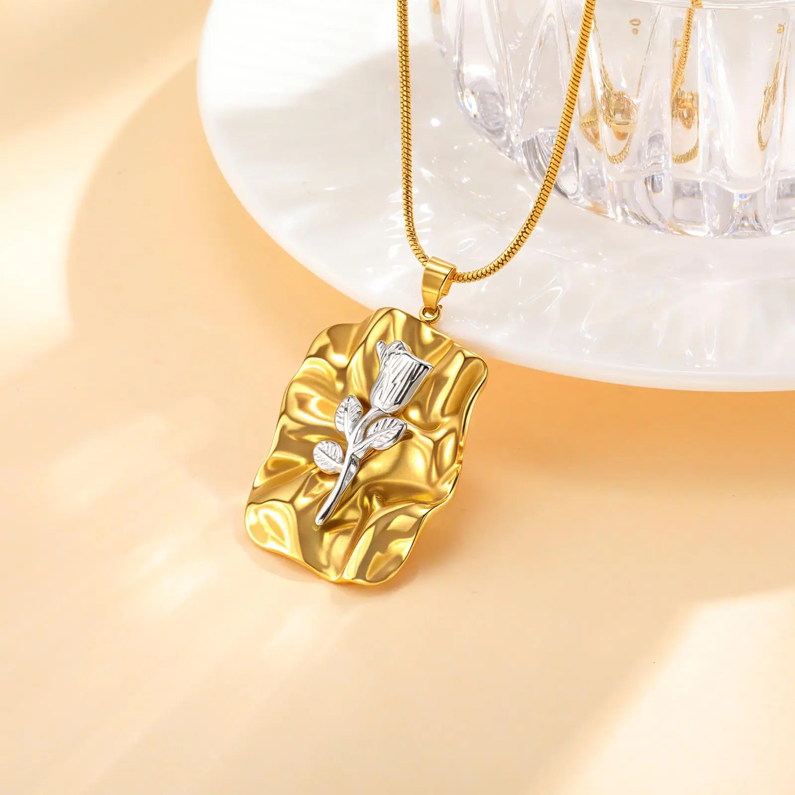 

Retro Square Pleated Pendant with Rose Necklace, Stainless Steel Snake Chain Necklaces for Women,Charm Jewelry Accessories Gifts