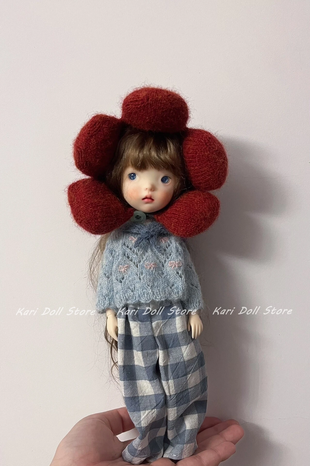 

Кукла Kari Вязаная шапка с цветком для куклы Landazz Landoudou 16см, окружность головы