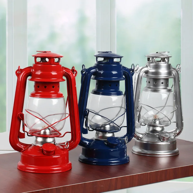 

Nostalgic retro iron kerosene lamp ornaments Old-fashioned portable glass horse lantern ornaments outdoor camping lamp props