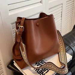 Kadınlar için moda kova çanta çanta PU deri omuz çantası lüks tasarımcı geniş kayış bayanlar Crossbody çanta kadın kılıf bolsa