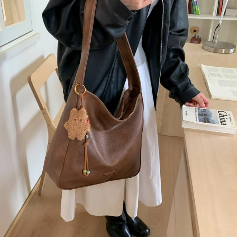 

Women's Fashionable Tote Bag Made Of Fine Leather Featuring Water-Resistant Feature And Paris Classic Style For Romantic Dates​