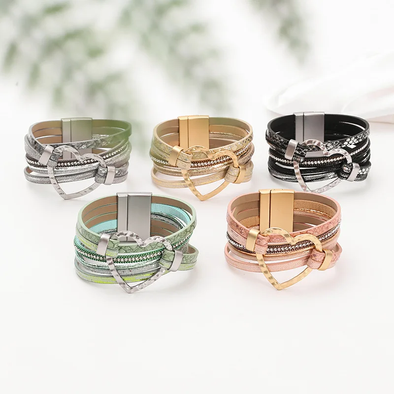 

Новый женский кожаный браслет с эффектным ажурным сердцем, украшение для запястья, магнитная застежка, браслет для женщин