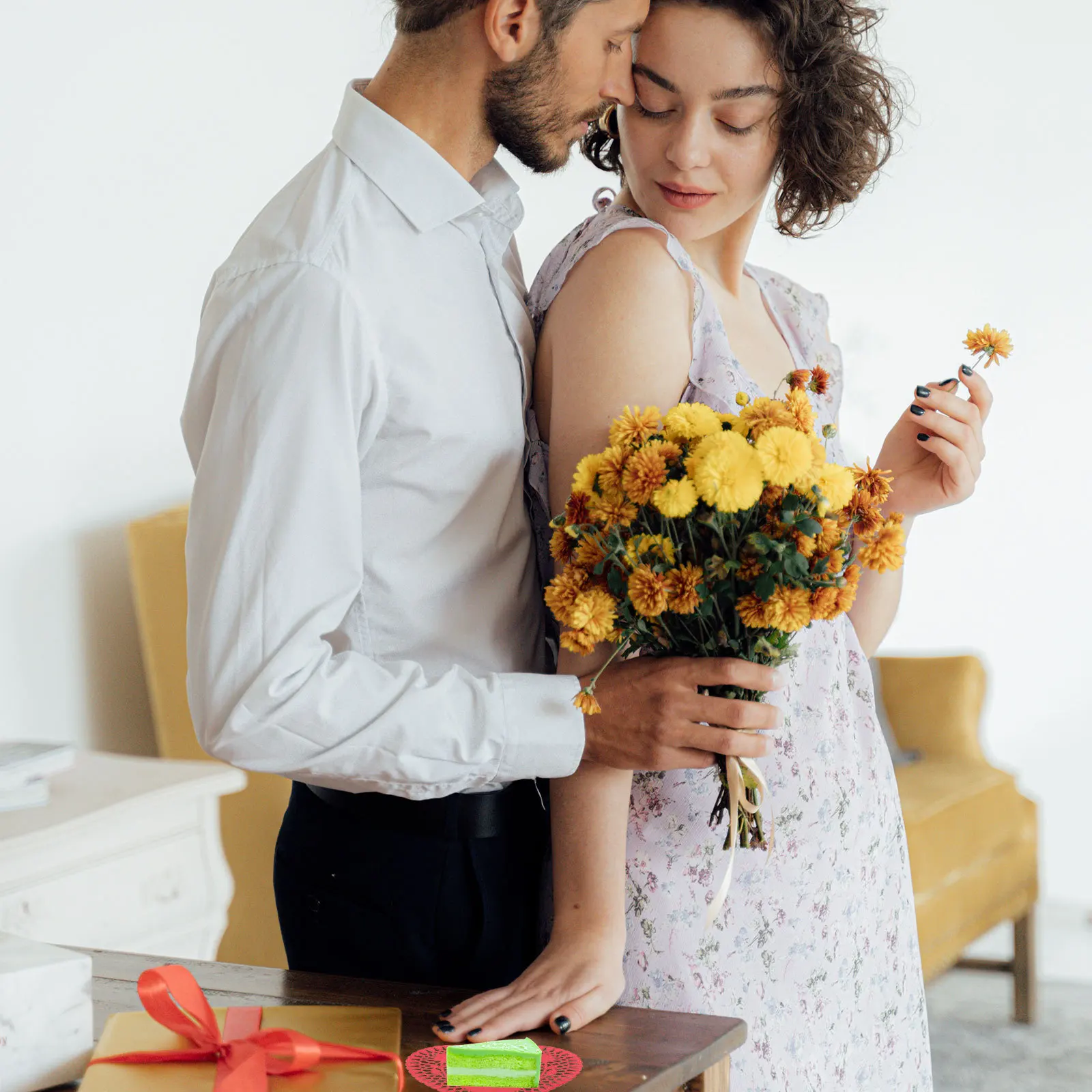 

100 Sheets Heart Doilies Mini Lace Paper Mats Decorative Coasters Wedding Party Cake Tray Placemats Valentine Table Decor