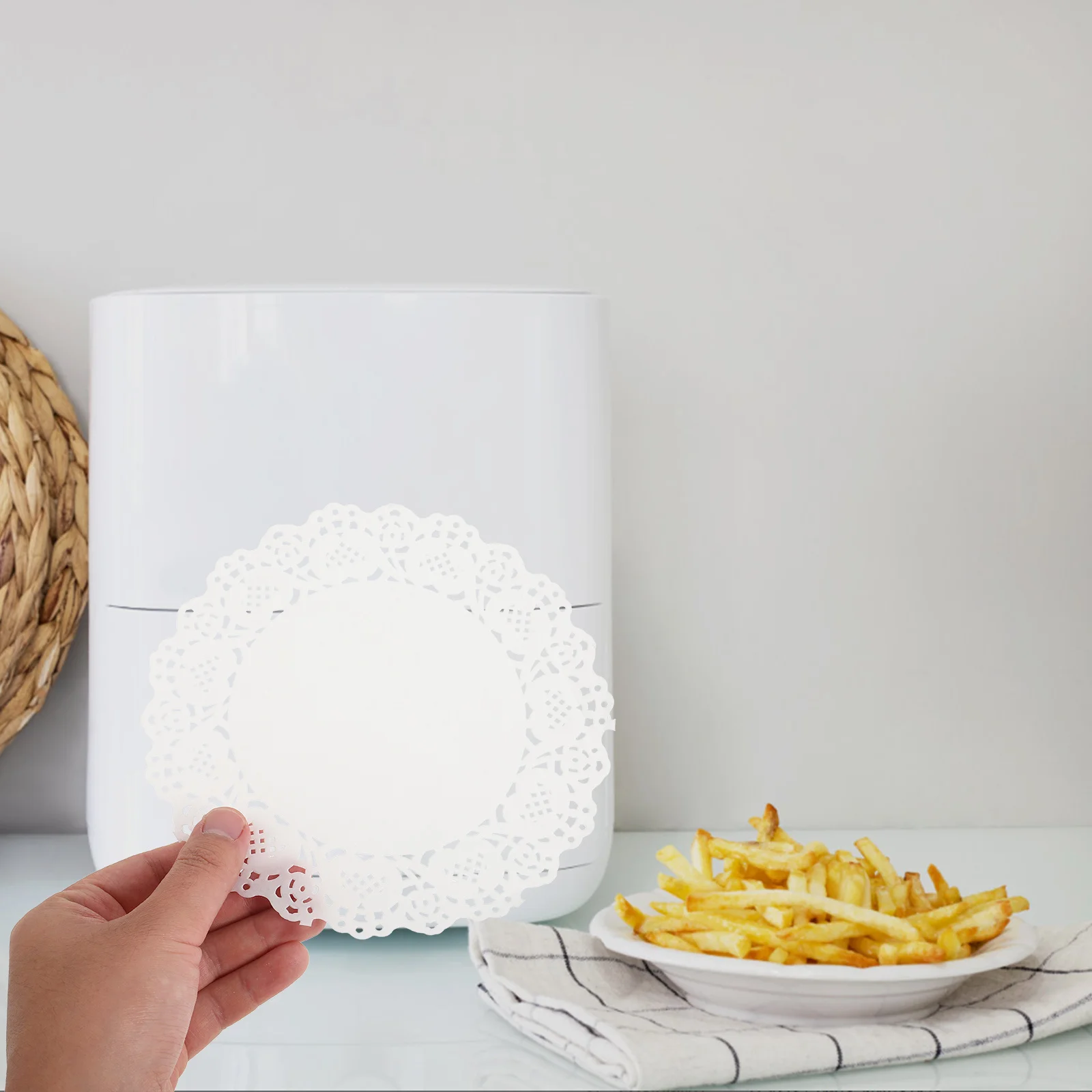 

150Pcs Paper Doilies 7.5 Inch Round Lace Disposable Placemats for Cakes Desserts Food Serving Tray Liners Paper Doily Round