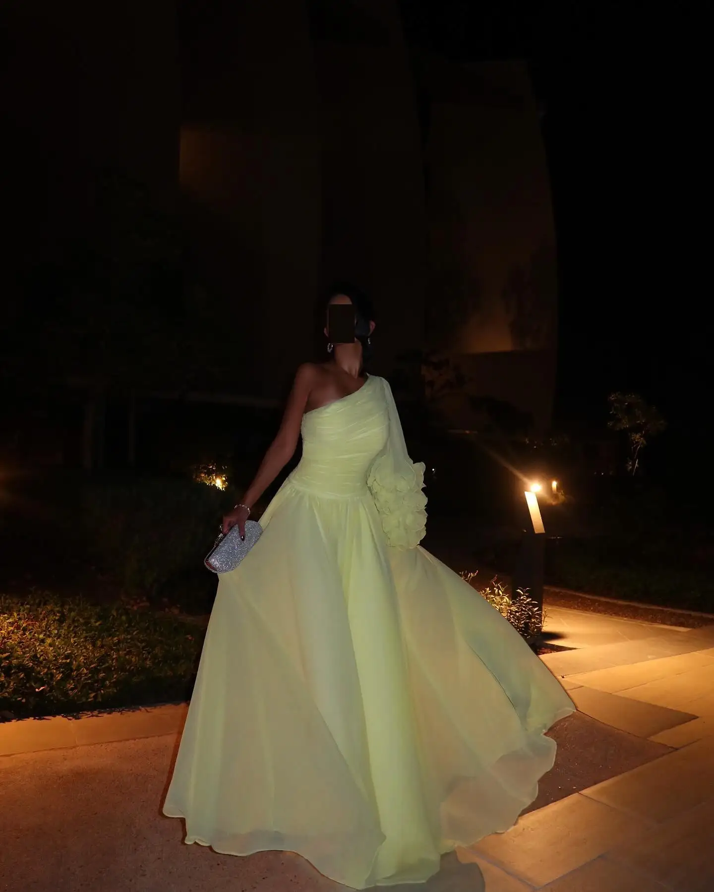 Aangepaste sexy organza a-lijn één schouder 3D bloemen avondjurk hoge kwaliteit lange mouwen vloerlengte beroemdheidsjurken