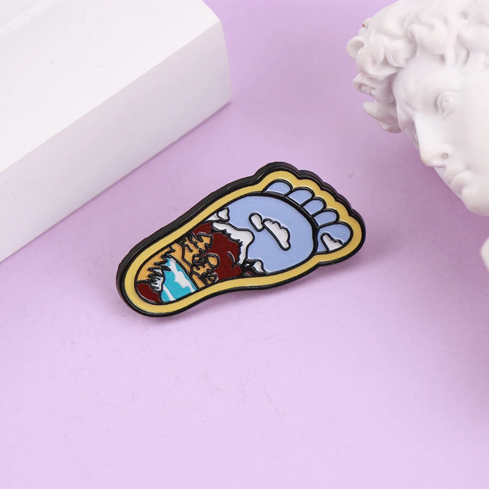 Creative Scenic Footprints Enamel Metal Lapel Pin Brooch Badge Backpack Clothing Accessories Wholesale Jewelry Gift for Traveler