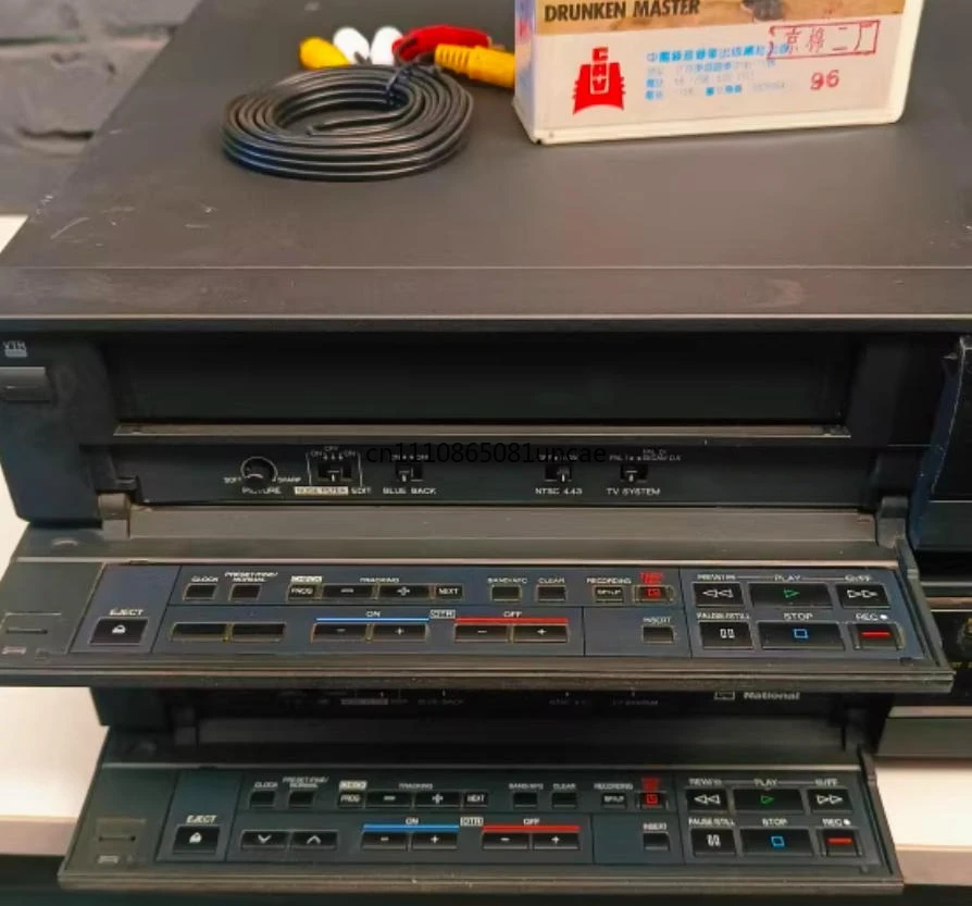 Reprodutor de VHS e Conversor de Vídeo, transfere filmes caseiros para DVD ou arquivo digital via USB, compatível com TV, preserva vídeos antigos.