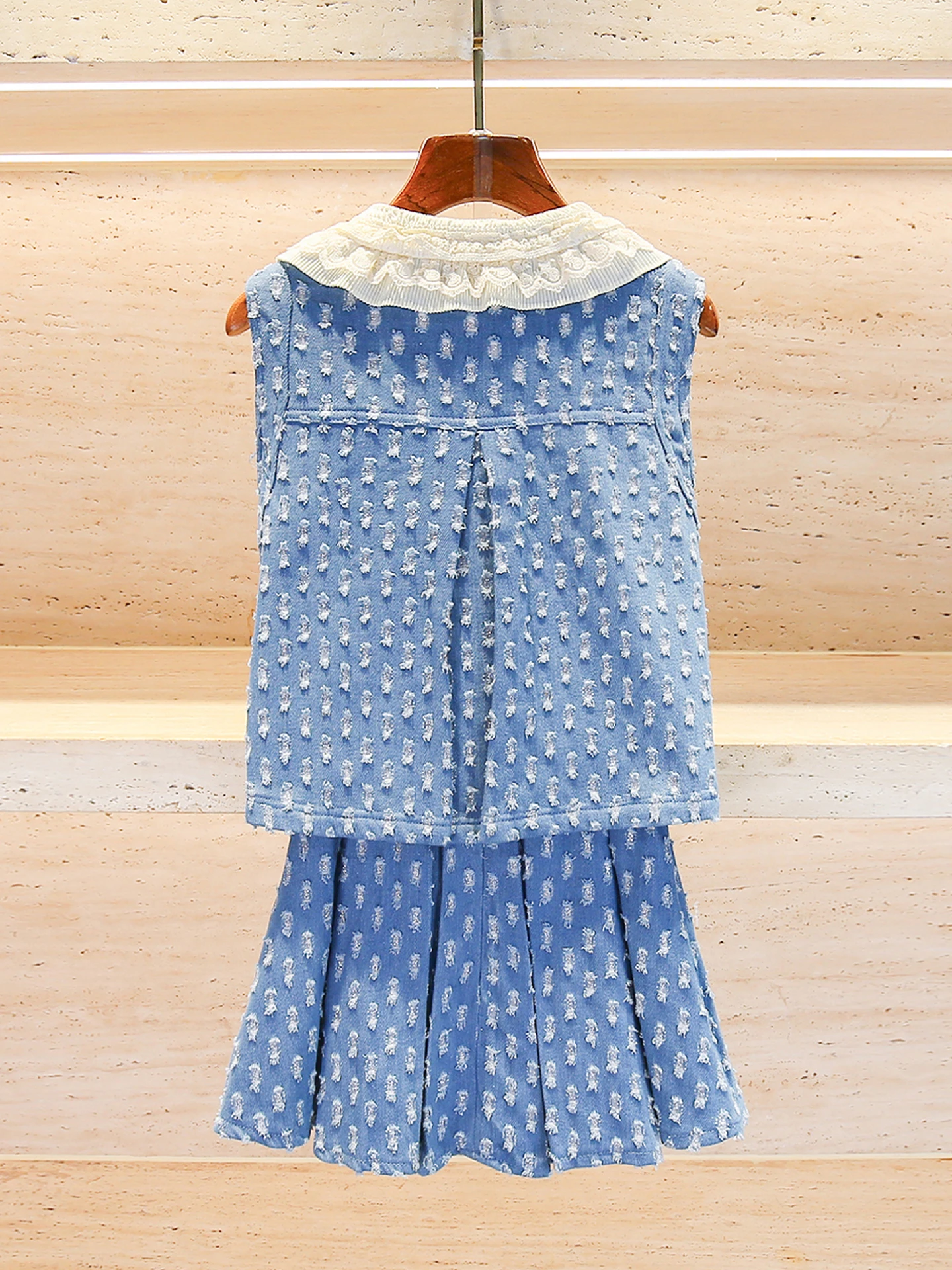 

High-End Summer Women's Denim Vest + Skirt Set with Lace Collar Hole Design Faionable Two-Piece Suit for Ages 25-35