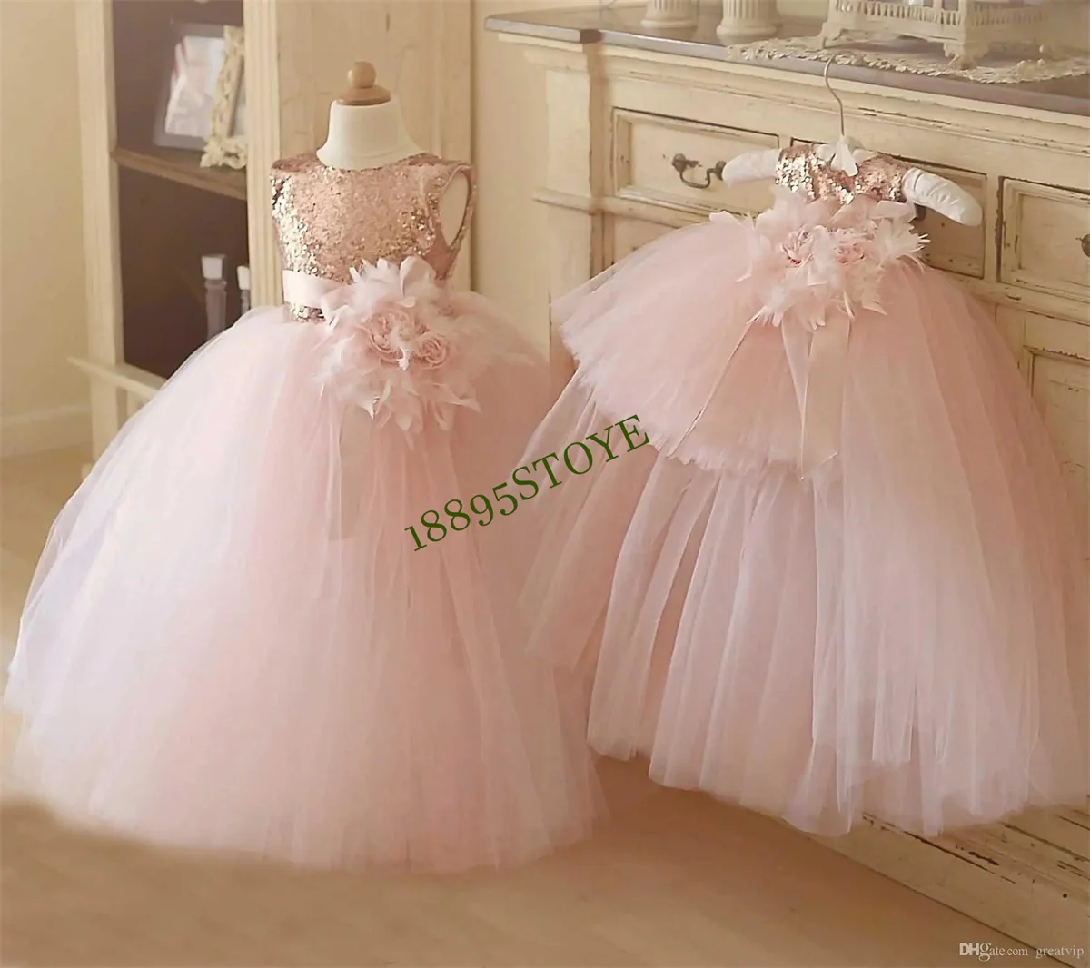 Flower Girl Dresses luxurious Sleeveless Tulle Lace Applique Weddings Kids Evening Gowns First communion Dresses