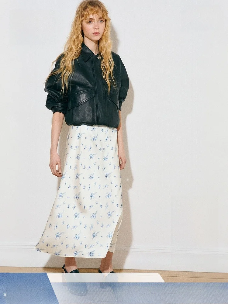 

Новинка весенней коллекции: женская юбка А-силуэта средней длины, приталенная, с завышенной талией, из полиэстера и вискозы, с принтом, H&M 862