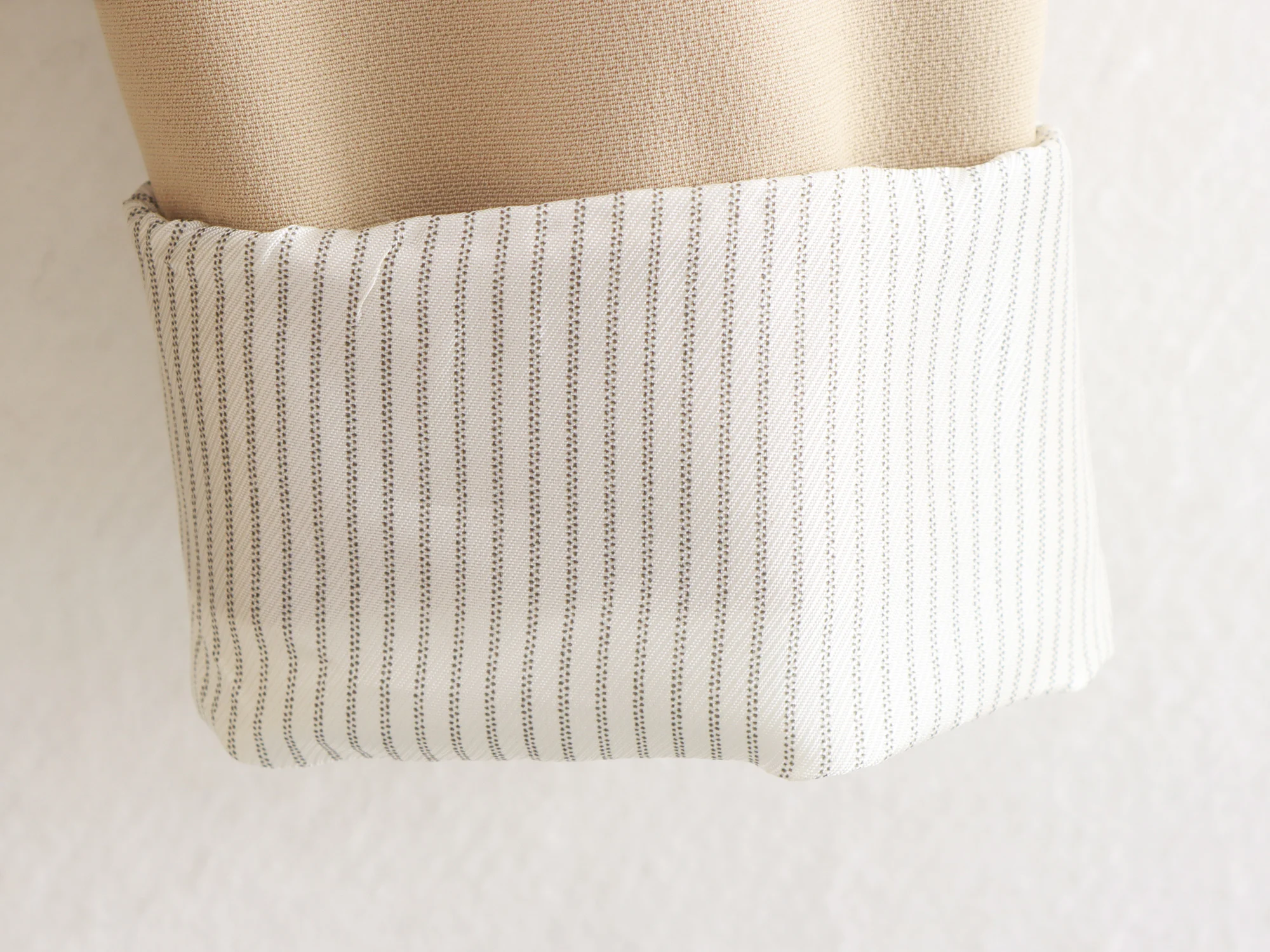 KONDALA 通勤レディース エレガントブレザー ストライプカフス シングルボタンブレザー 2025 春秋ファッション シンプルカジュアル オフィスレディブレザー