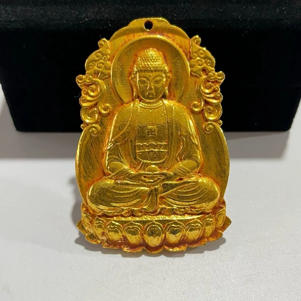 Guanyin seated statue pendant pendant, gilt solid pendant, Guanyin statue, take a picture and send a lanyard.