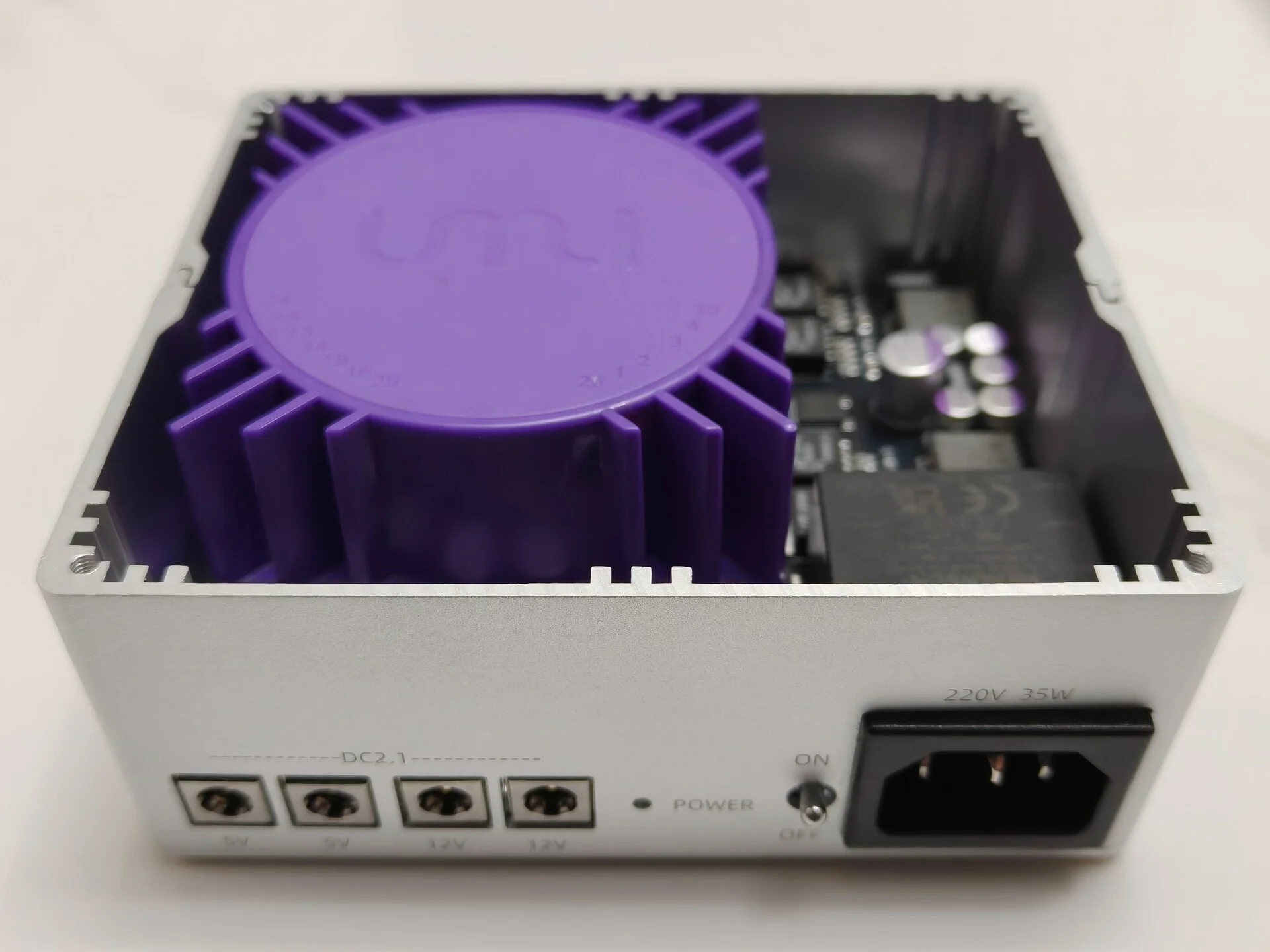Tianshu-Zero magnetic leakage 35W linear power supply. Electromagnetic isolation four outputs, two 12V3A