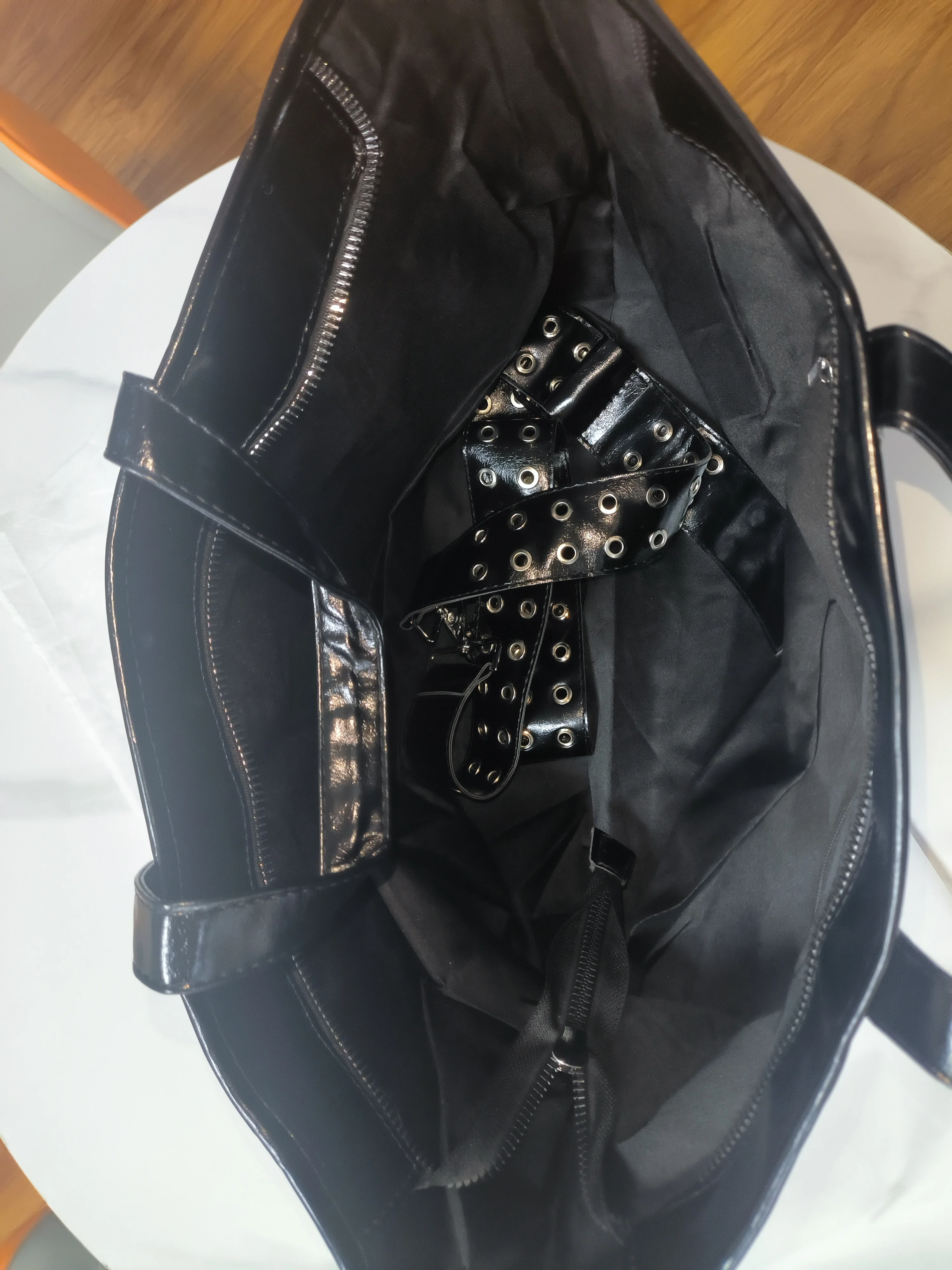 Vintage Distressed Tote Bag mit Kreuznieten, Große Unisex Umhängetasche, Reißverschluss-Handtasche aus Cracked PU für Damen – Detail 16