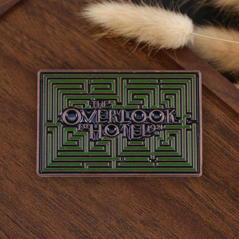 Insignia de alfombra de Hotel The Overlook, Pin esmaltado periférico de película de terror de Stephen King, accesorios de Halloween
