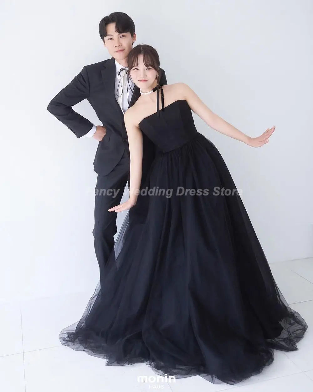 Fancy Simple Black A Line Wedding Dress Strapless Soft Tulle Bridal Gown Sleeveless Wedding Party Dresses customized