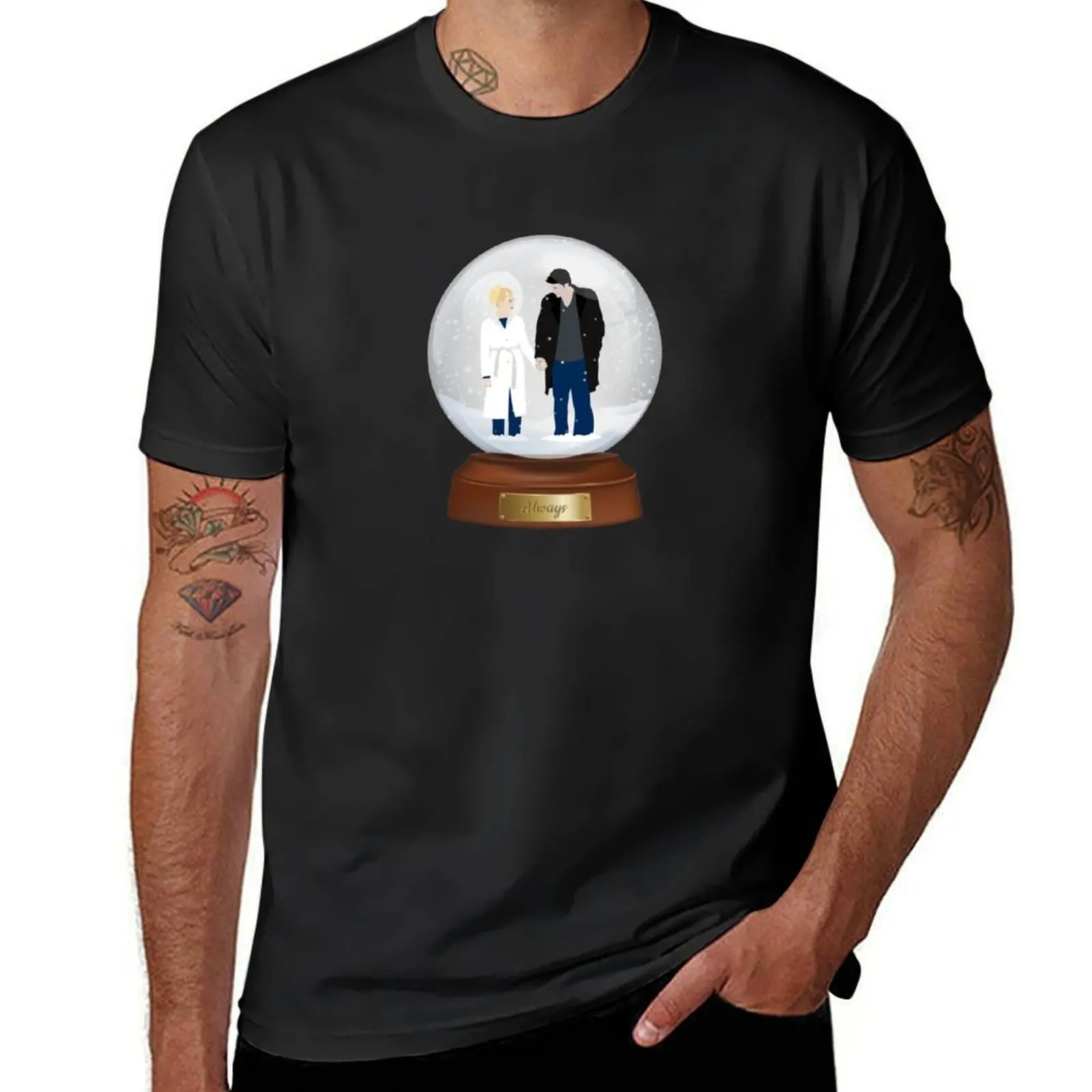 Camiseta de gran tamaño para hombre, blusa de verano con estampado de Buffy y Ángel de las muñecas en un globo de nieve de Navidad, camisetas gruesas