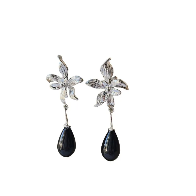 

Heavy Industry New Chinese Temperament Elegant Silver Plated Three-dimensional Flower Black Resin Water Drop Pendant Earrings
