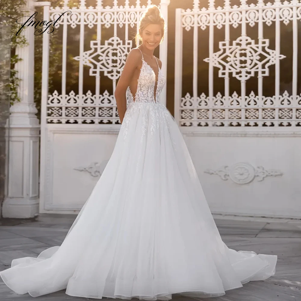 

Fmogl Sexy Backless V Neck Spaghetti Straps Vintage Wedding Dresses Luxury Appliques Beaded Court Train A Line Bridal Gown