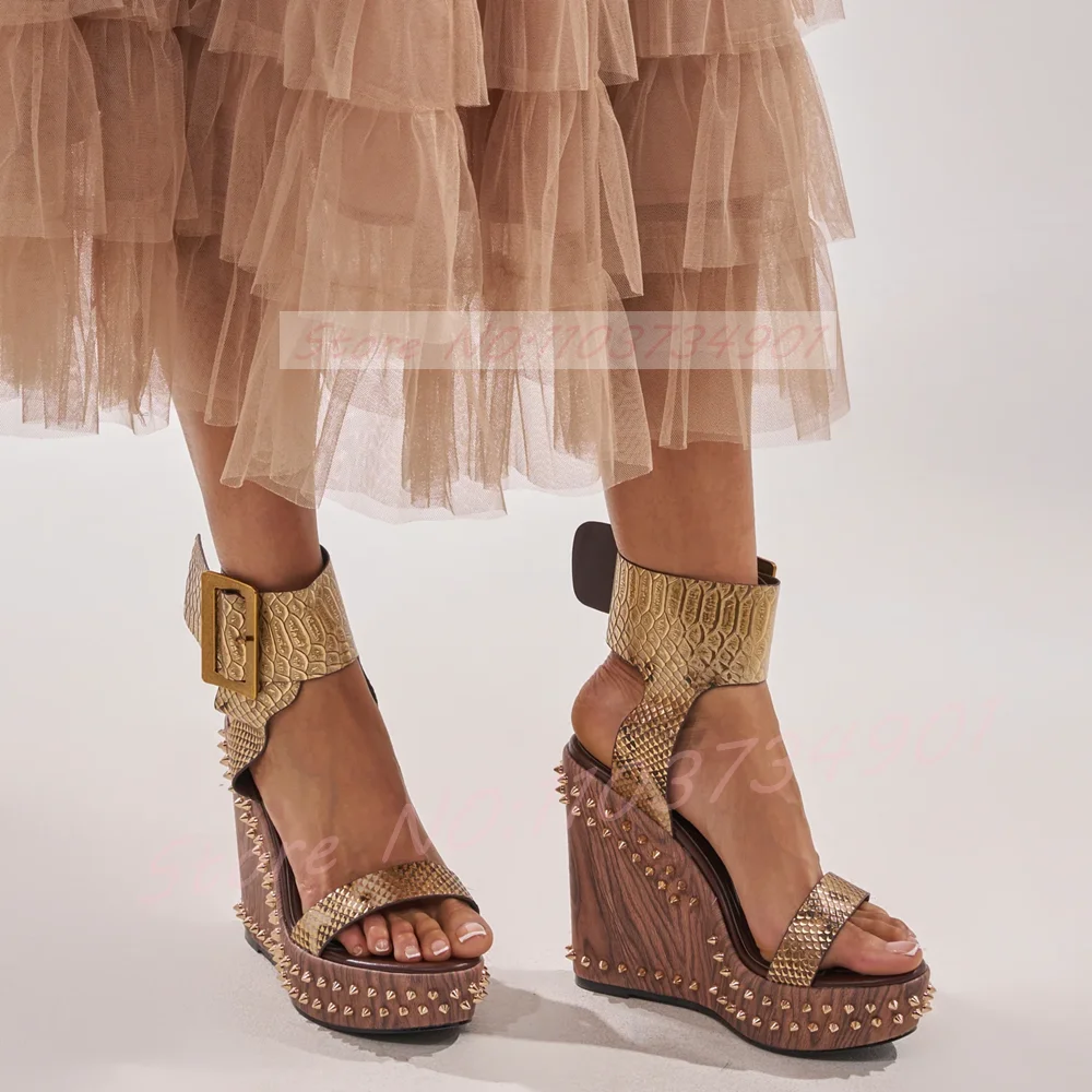 스네이크 오버사이즈 버클 스터드 웨지 샌들 여성 우드그 - Women'S Fashion Edgy 리뷰 및 가격