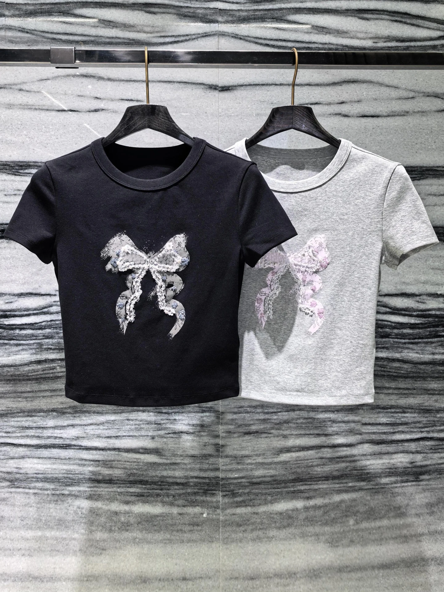 

Summer Design Sensation South Oil High End Women's T-Shirt with Beaded Knot Print Short Sleeve round Neck Top