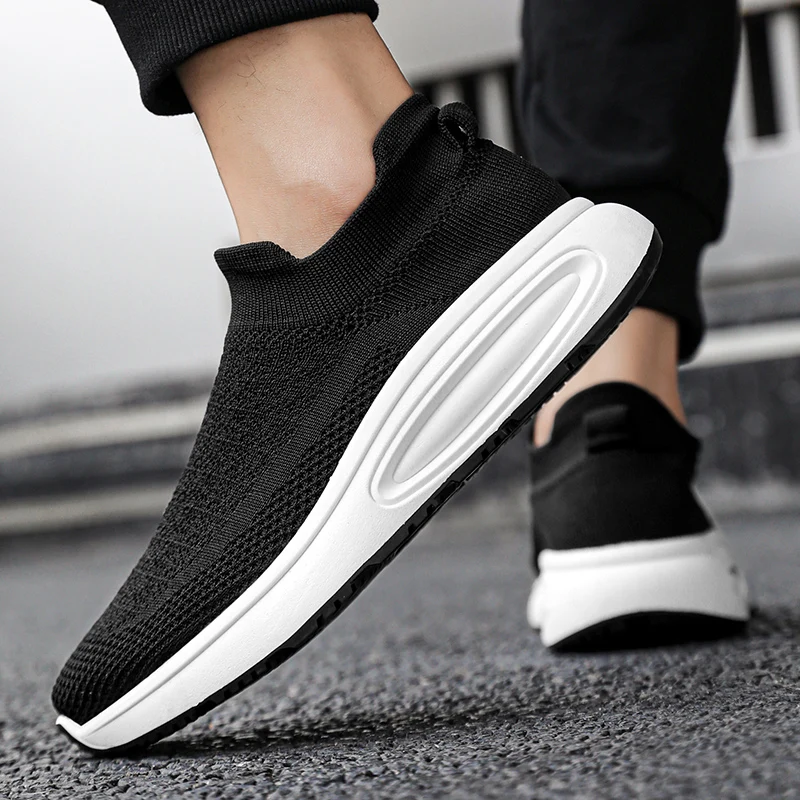 Hot Sale Knit Running Shoes Men Trendy Casual Black Outdoor Men\'s Breathable Sneakers Summer Cheap Platform Slip-on Sneakers Man