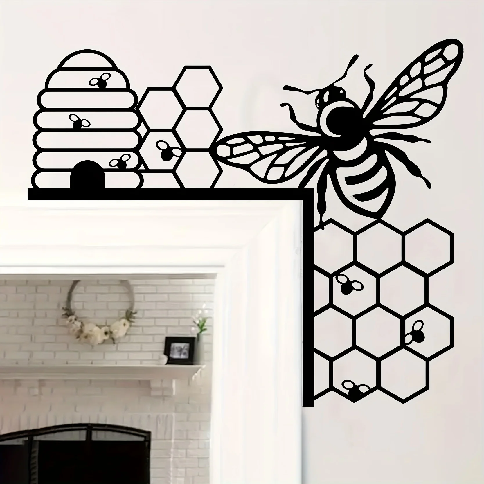 

[Iron Bee Wall Decor] A Decorative Corner Piece Featuring a Bee And a Beehive, Perfect for Home Iron Wall Decor