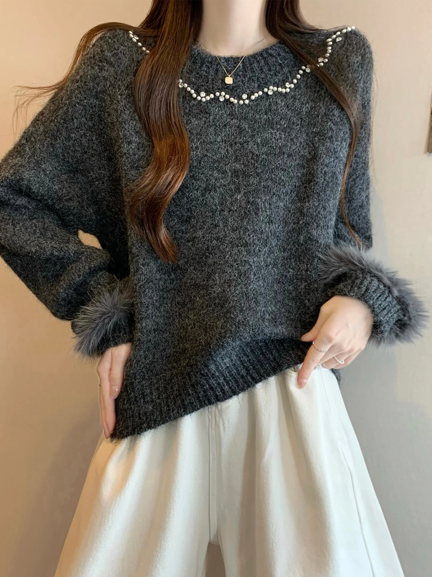 

Новый женский зимний вязаный свитер оверсайз из мягкого трикотажа с жемчужным декором, свободного кроя, для повседневной носки