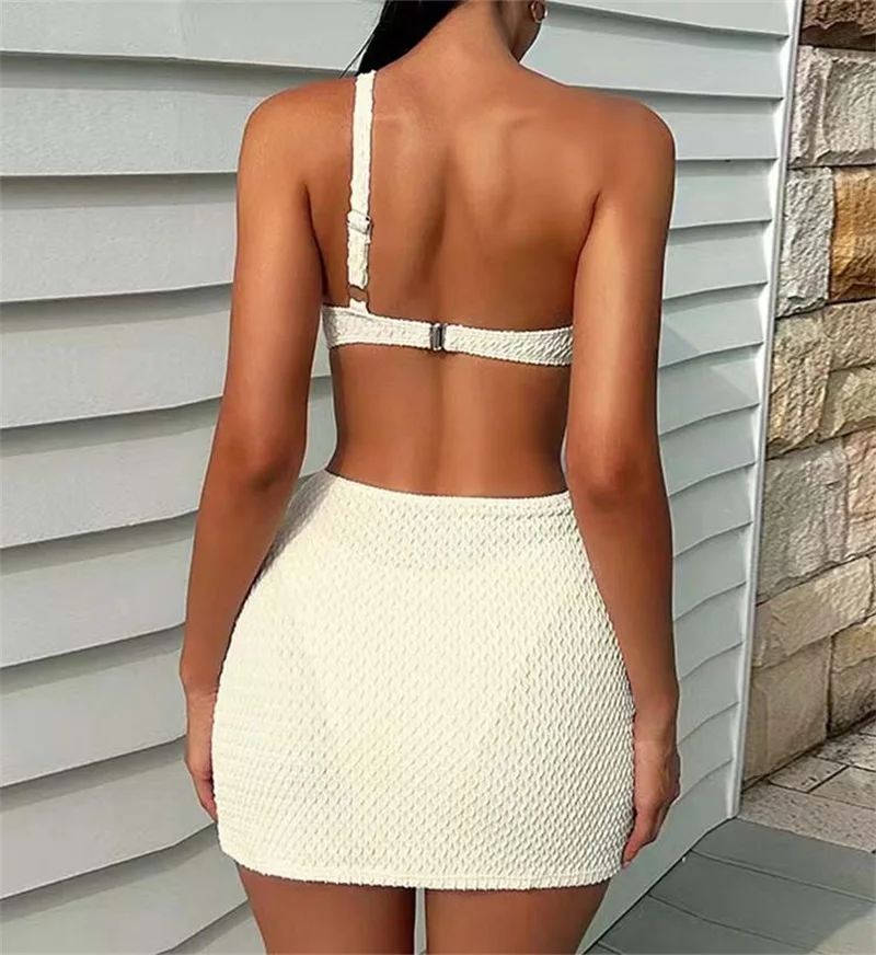 Conjunto de biquíni branco sexy de três peças, ombro plissado, corte baixo, divisão, férias quentes primavera, beira-mar saia curta maiô, verão