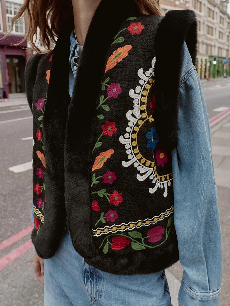 Faionable 2025 شتاء جديد وصول المرأة المطرزة تأثير الفراء الاصطناعي سترة العرقية المرحلة زي التصميم المرقعة العصرية