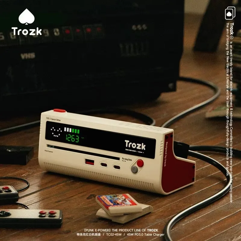 Trozk Desktop Power Strip TC02-45W Gaming NES Socket 45W GaN Fast Charging 3-inch Display Unique Classic Multi-outlet Socket