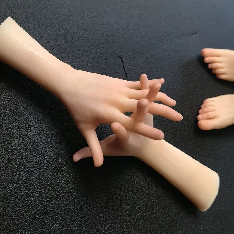 1 Pair Reduced Scale Mini Silicone Hand Model Fetish Play Girl Simulation Hand Model Shooting Props Cute Little Hand DZXIAOSHOU