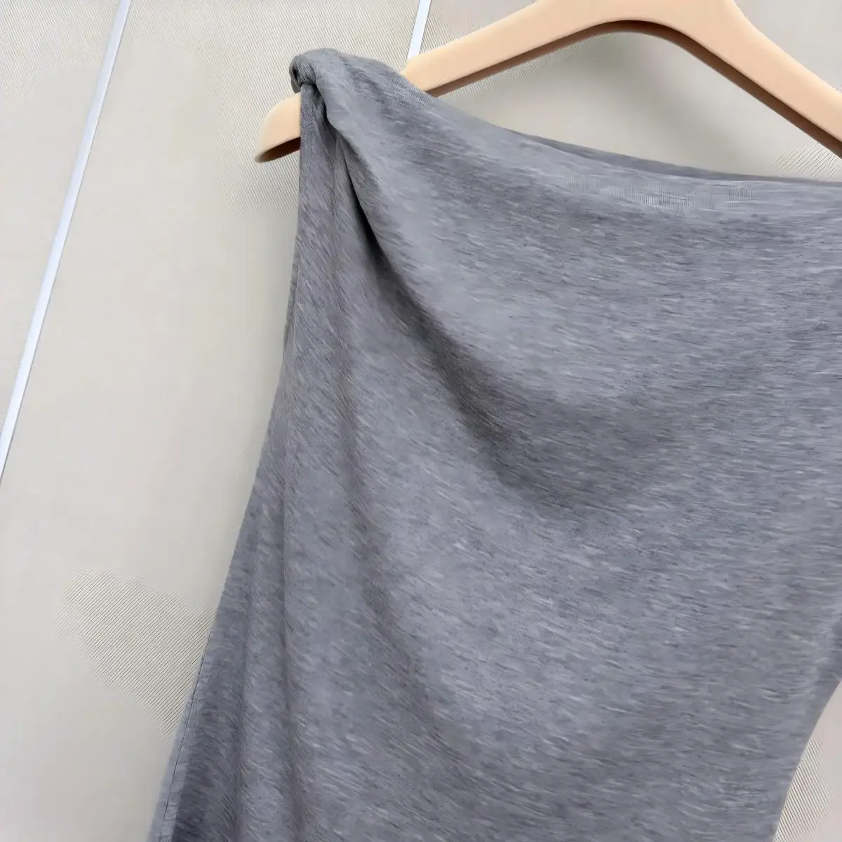 2026 High quality women's clothing with single-sided twisted shoulder short sleeves--hb725