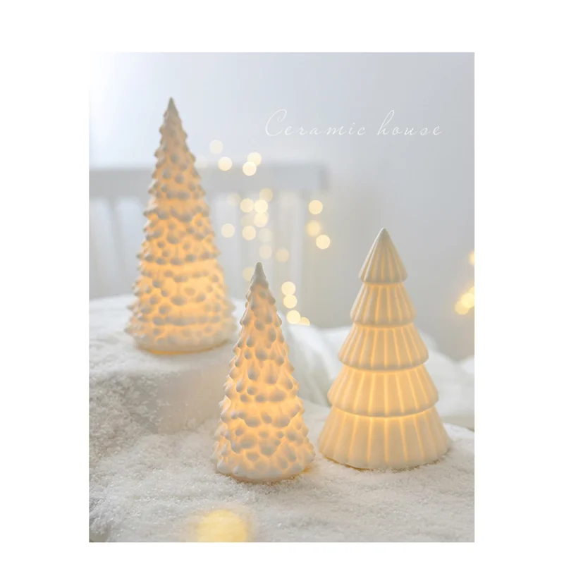 شجرة عيد الميلاد الفاخرة مع ضوء، ديكور مضاء من البورسلين العتيق للعطلات