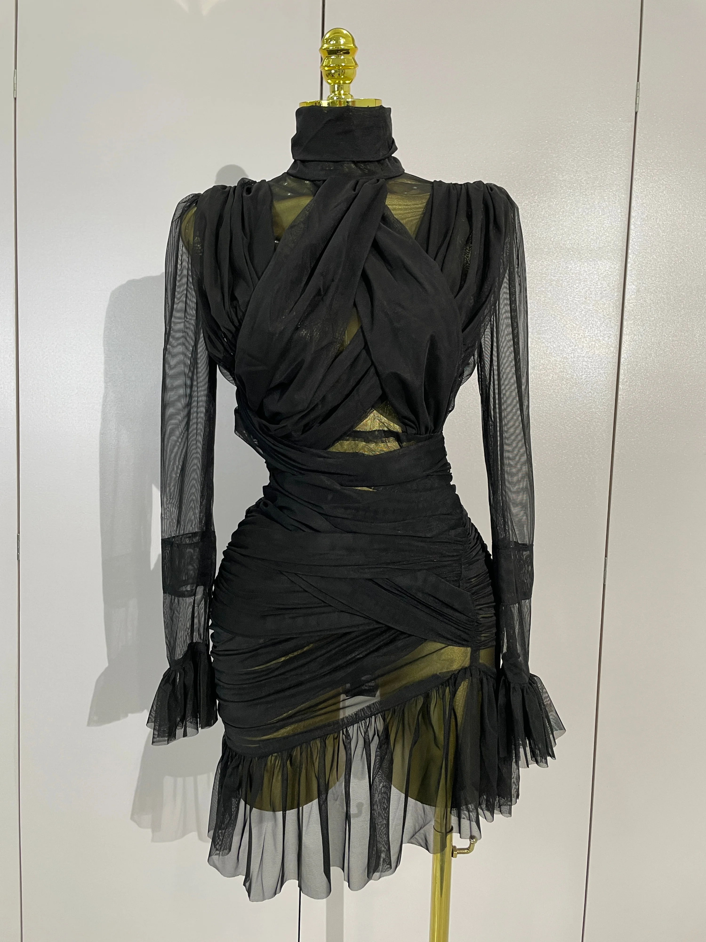 Sexy Schwarzes Hochgeschlossenes Langarm-Kleid mit Durchsichtigem Netzstoff und Rüschen, Elegantes Mini-Kleid für Damen, Abendgarderobe für Club, Party und Geburtstag