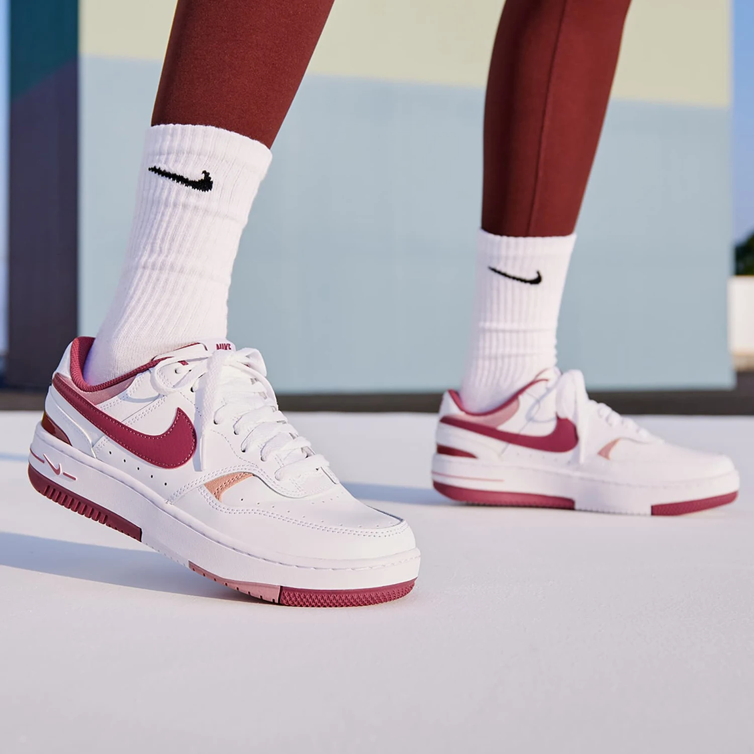 

Оригинальные женские прочные спортивные кроссовки Nike Gamma Force на толстой подошве в стиле ретро FQ8877-100