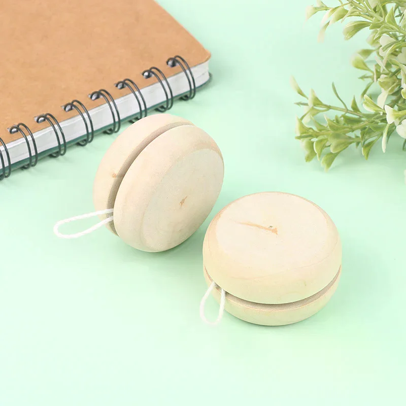 لعبة يويو خشبية ملونة صغيرة مستديرة لتقوم بها بنفسك كرة يويو للأطفال مصنوعة يدويًا ألعاب سجل يدوية للأطفال ألعاب يو يو إبداعية هدية للأطفال